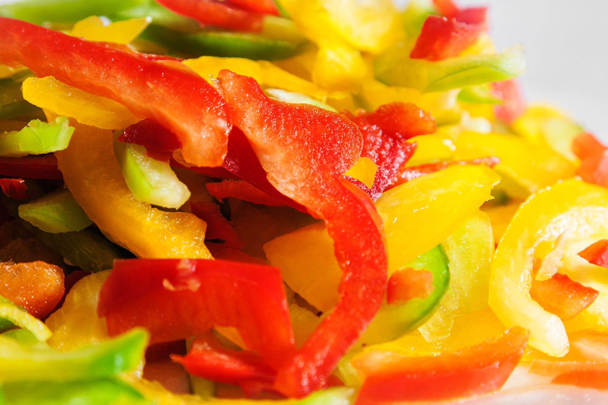 Paprika Mix in Streifen, rot, gelb und grün