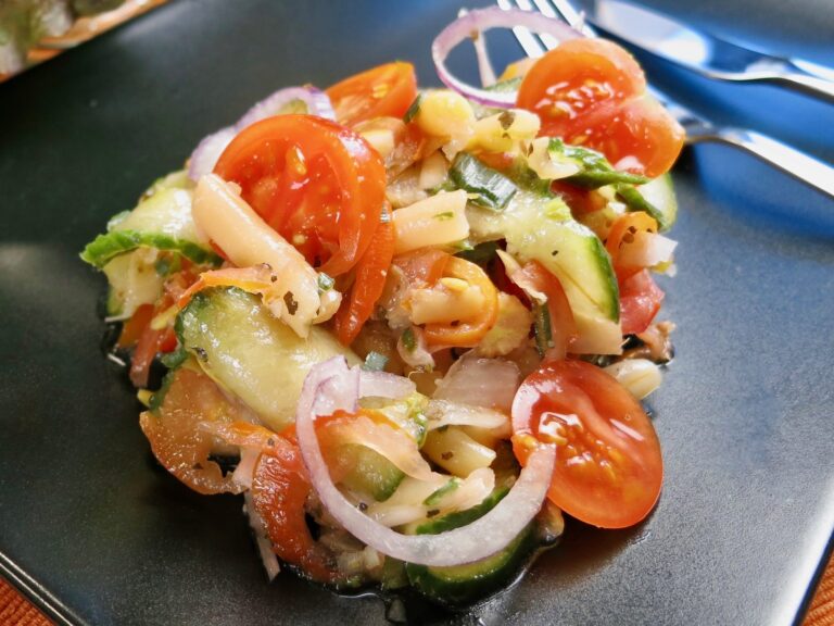 Bunter Tomatensalat der Linie Annes