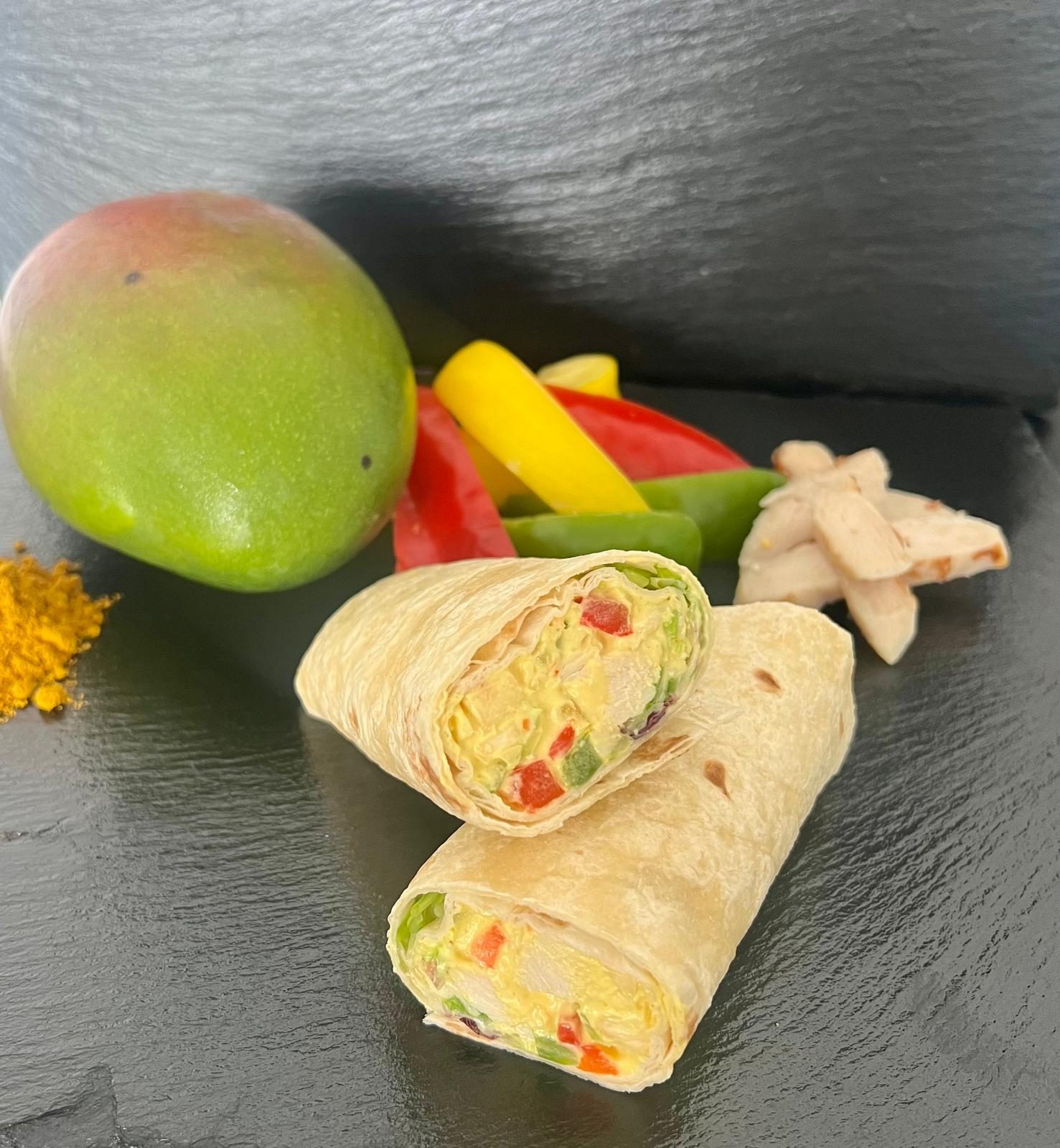 Wrap mit Hähnchen Curry, halbiert